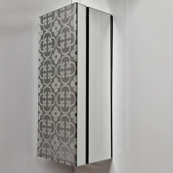 #AAO Mirrored jewelry box by cynthia Rowley - Picture 3 of 7